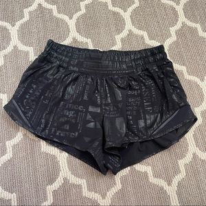 Lululemon Hotty Hot Shorts 2.5” - Size 6